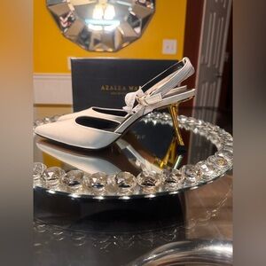 NWB Azalea Wang Zella- white Pointy Ankle Strap Stiletto Heels. Size 8